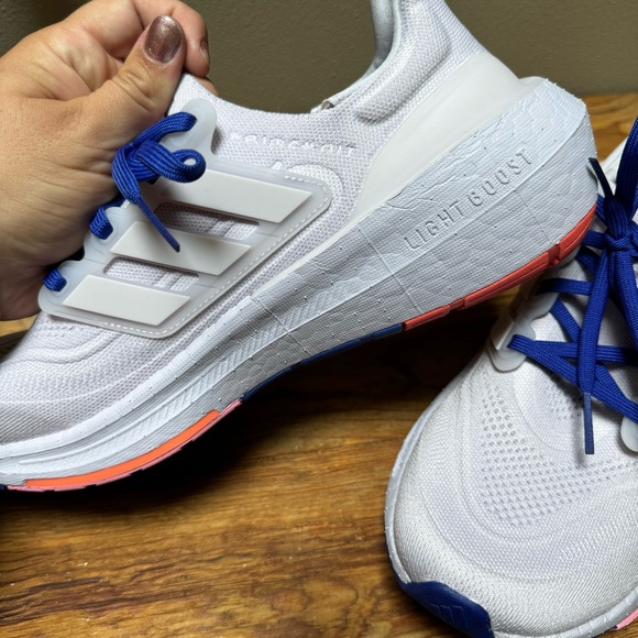 NWOB ADIDAS ultraboost light trainers - Picture 6 of 8